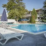 Хотел сенди бийч 4*